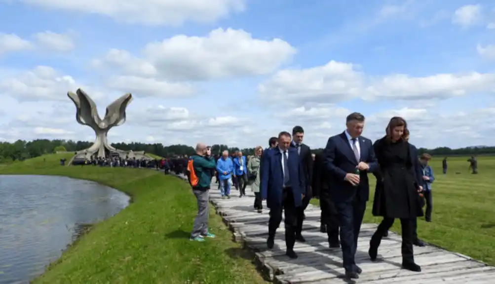 Plenković odao poštu žrtvama ustaškog logora: Sjećanje na Jasenovac mora da se usadi u obrazovni sistem