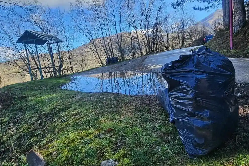 U toku proljećno uređenje Kolašina, apeluju na sugrađane da habasti otpad ne ostavljaju pored kontejnera