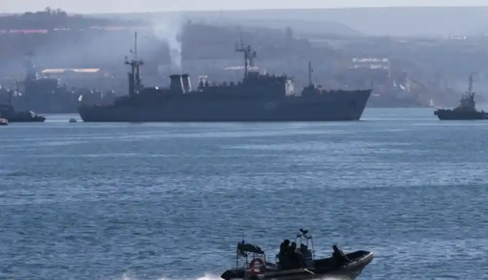 Ukrajinska vosjka tvrdi da je oštetila ruski spasilački brod na Krimu
