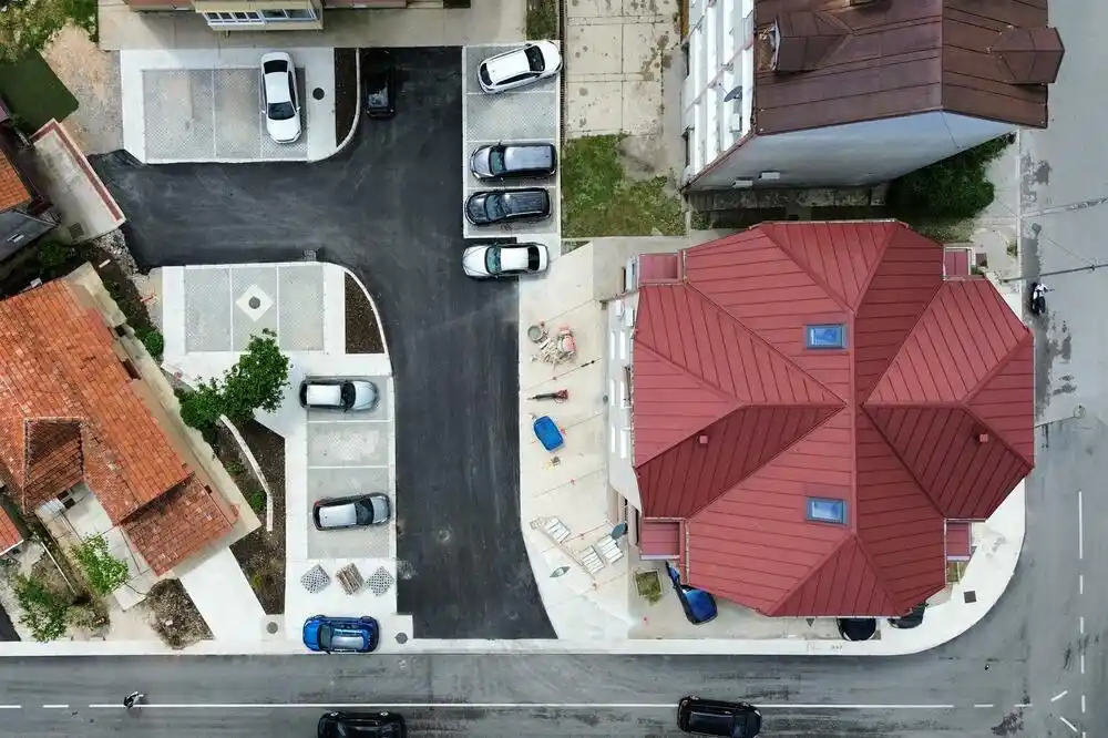 Kancelarija: Na Cetinju završeni radovi na izgradnji parkinga uz Ulicu 20 u naselju Luke Ivaniševića