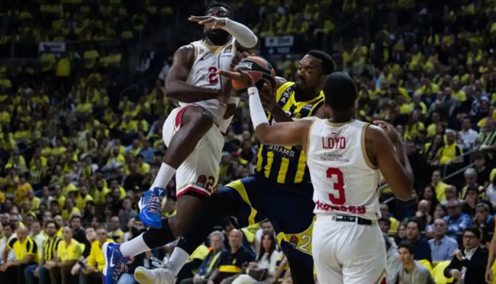Navijači Fenera napali košarkaše Monaka: Jasikevičijus se izvinio