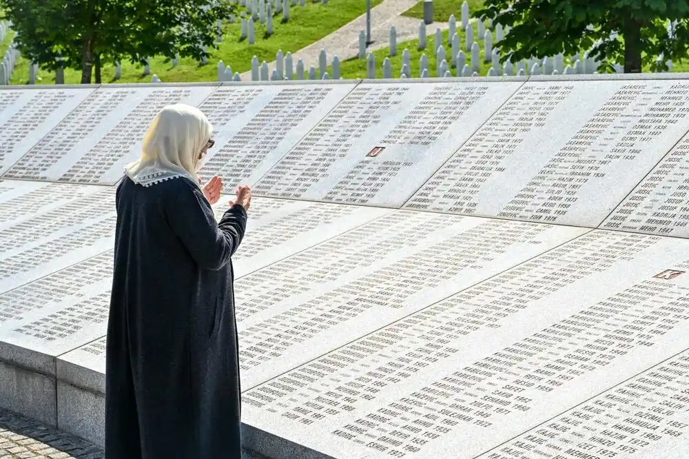 Rampa za manipulacije ili smokvin list vlasti – Suprotstavljeni stavovi o amandmanima na Rezoluciju o Srebrenici
