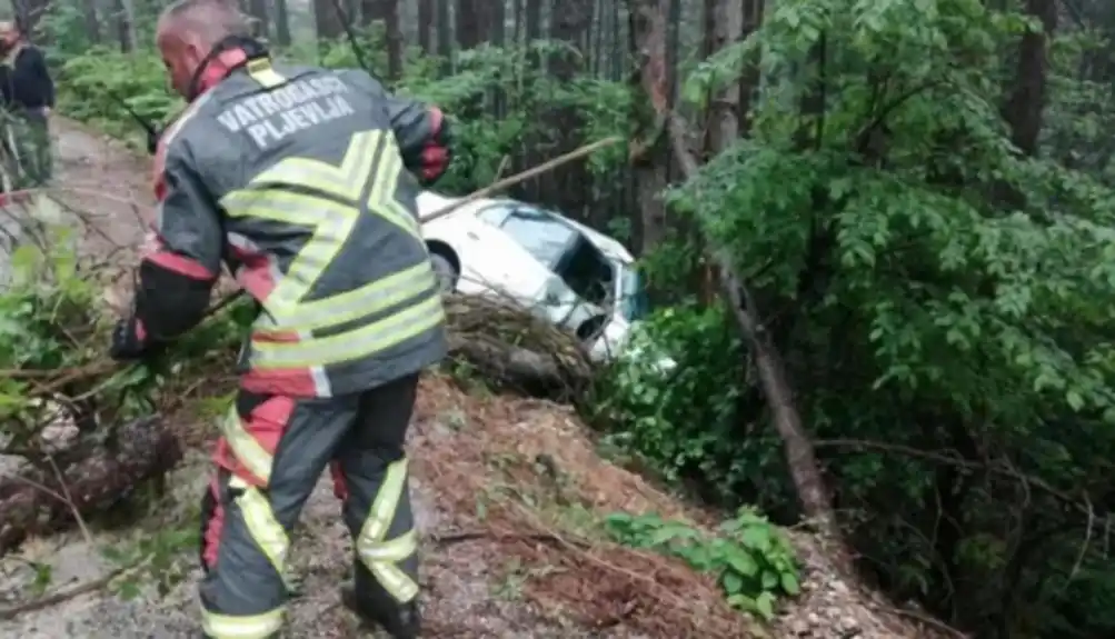 Saobraćajna nezgoda na putu Pljevlja – Đurđevića Tara, povrijeđena žena