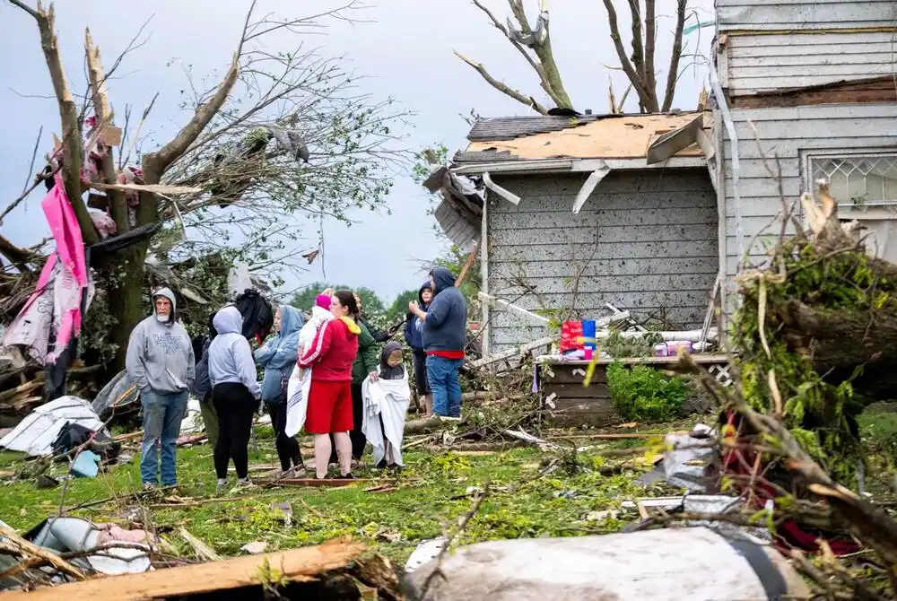Tornado razorio domove u gradiću u Ajovi, ima poginulih, desetine hiljada ljudi bez struje u Ilinoisu i Viskonsinu