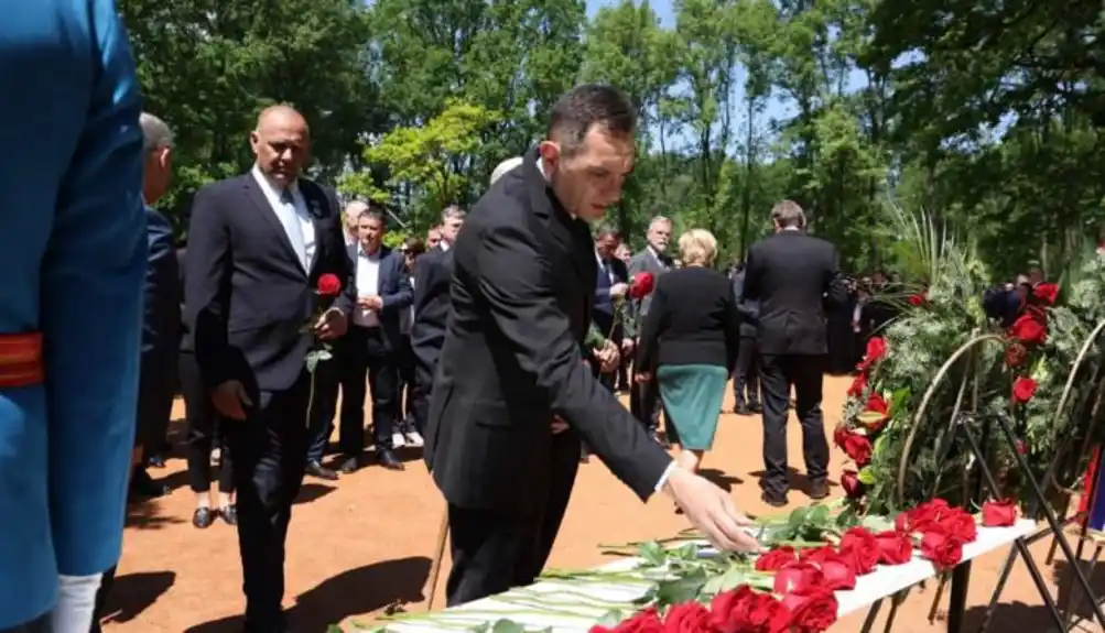 Vulin u Donjoj Gradini odao poštu žrtvama genocida nad Srbima, Jevrejima i Romima