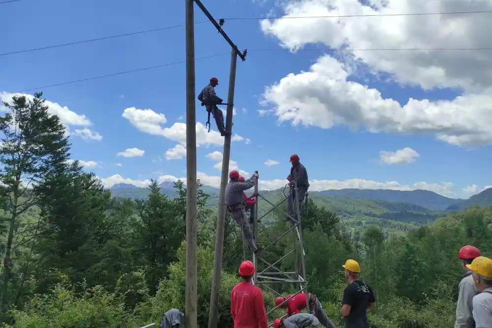 CEDIS zamijenio dalekovodni stub „Skrbuša“ u Kolašinu