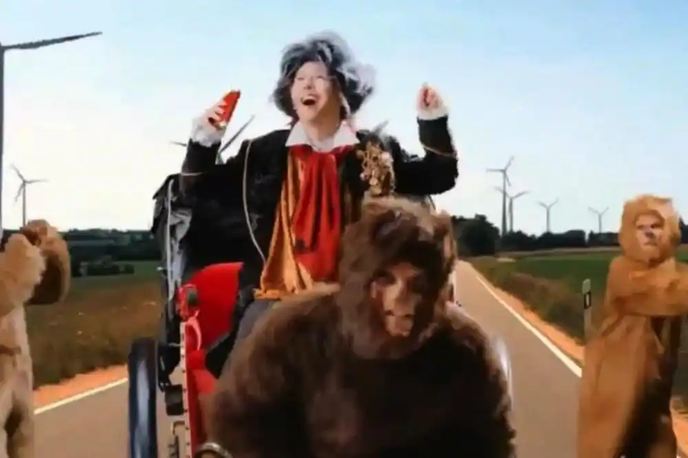 Japanski bend povukao spot sa Kristoferom Kolumbom i majmunolikim ljudima