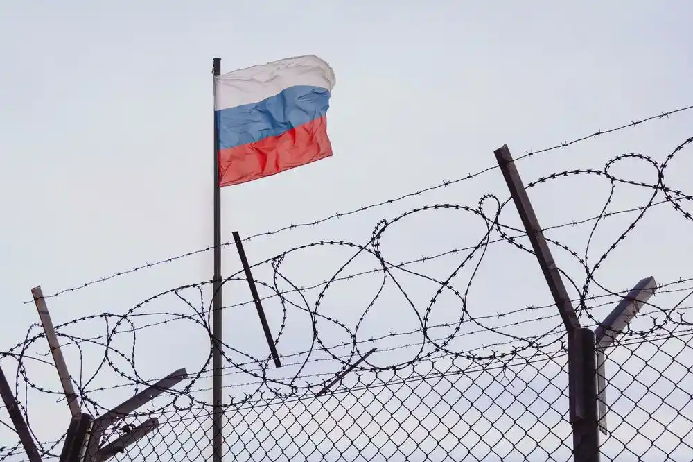 Rusija: Pritvorenici od kojih su neki povezani sa Islamskom državom uzeli stražare kao taoce