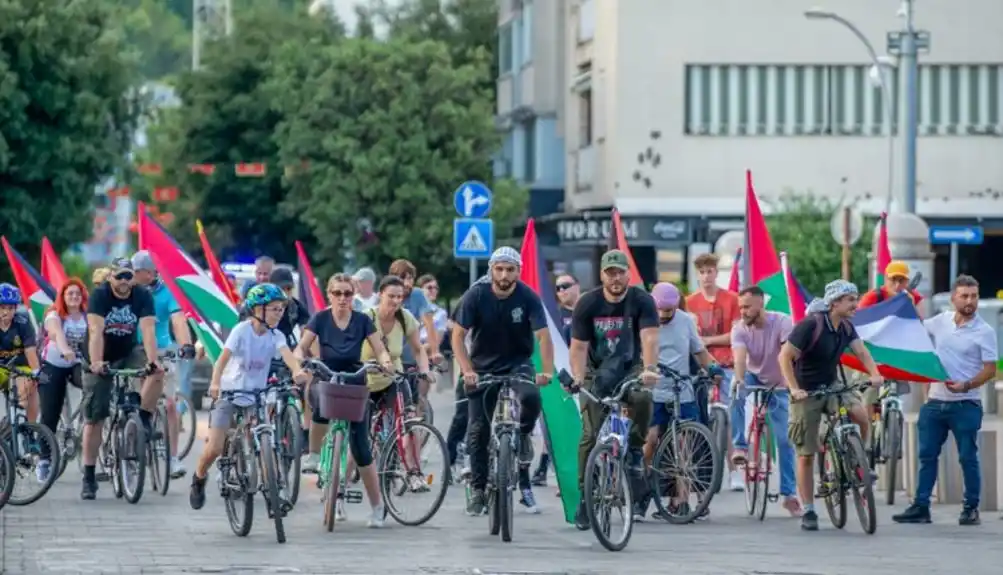 U Podgorici održana biciklijada solidarnosti sa palestinskim narodom – ,,Poslanici da usvoje Rezoluciju o osudi zločina Izraela u Palestini“