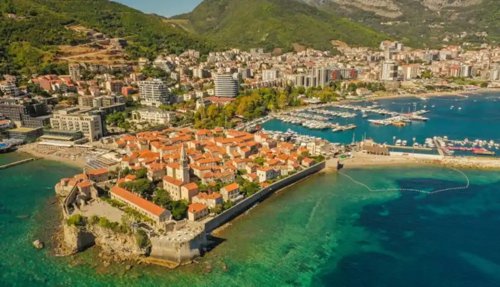 Budva: Mještani blokirali prilaz Starom gradu, nezadovoljni jer Opština ne rješava probleme