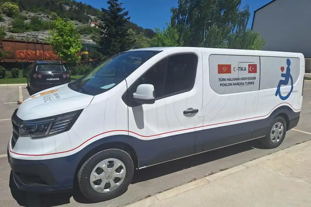 Domu starih u Nikšiću donirano vozilo za prevoz osoba sa invaliditetom