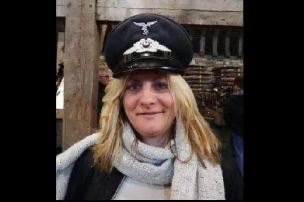Francuska: Kandidatkinja ekstremne desnice povukla kandidaturu zbog slike sa nacistitičkom kapom