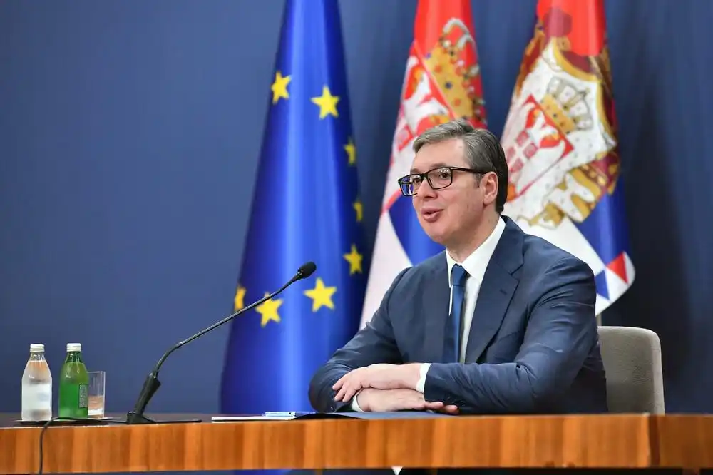 FT: Ukoliko bi Vučić bio figura, najvjerovatnije bi bio lovac, najbolje bi mogao biti opisan kao kameleon