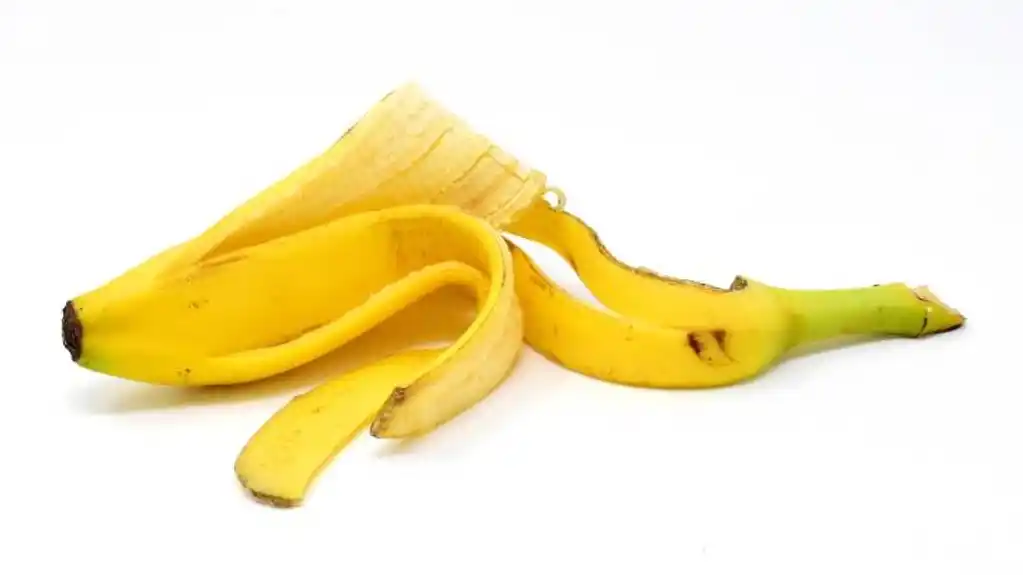 Koru banane stavila je u FRIŽIDER na 15 minuta:  RIJEŠILA se ovog ZDRAVSTVENOG PROBLEMA
