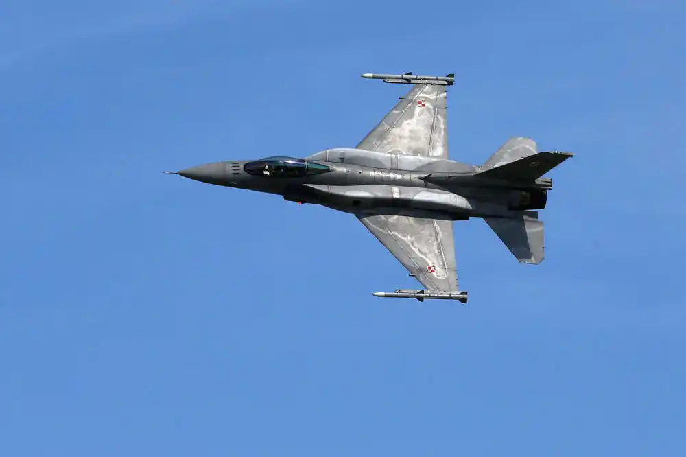 NATO počeo da šalje borbene avione F-16 u Ukrajinu