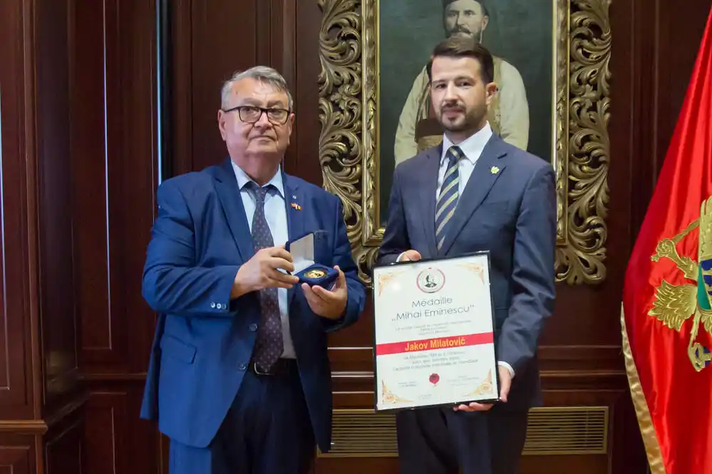 Rumunska delegacija odlikovala Milatovića medaljom „Mihai Eminescu“