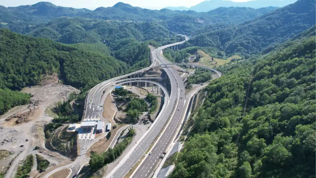 Udes na autoputu, nema povrijeđenih, zatvoren saobraćaj