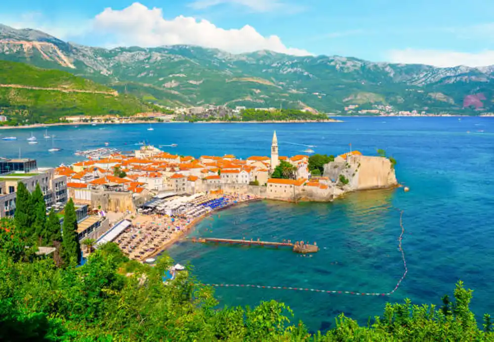 Budva bez plaže za OSI, rampa na Slovenskoj obali gotovo uvijek neprohodna