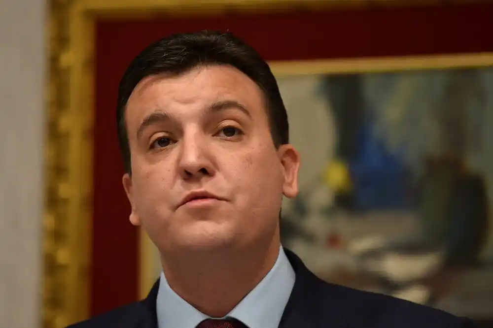 Milović: Glavni politički partner premijera i njegov lokalni primorski funkcioner već kupili mašine za projekat autoputa