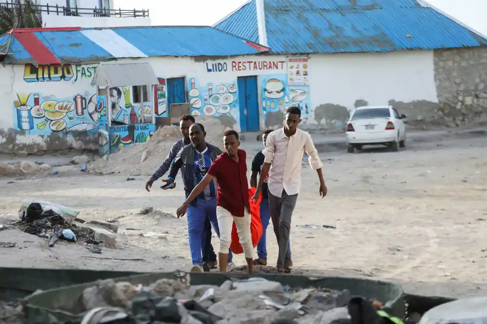 Somalija: Najmanje osam ljudi poginulo, a 28 povrijeđeno u napadu na popularnoj plaži u Mogadišu