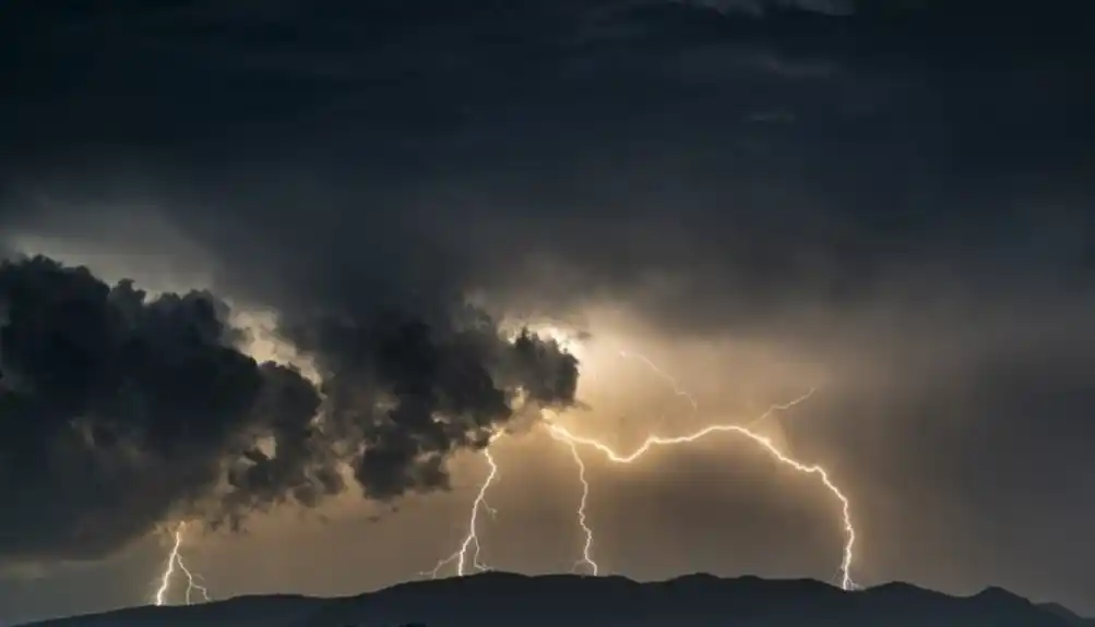 Od udara groma u Turskoj dvoje poginulo, šestoro povrijeđeno