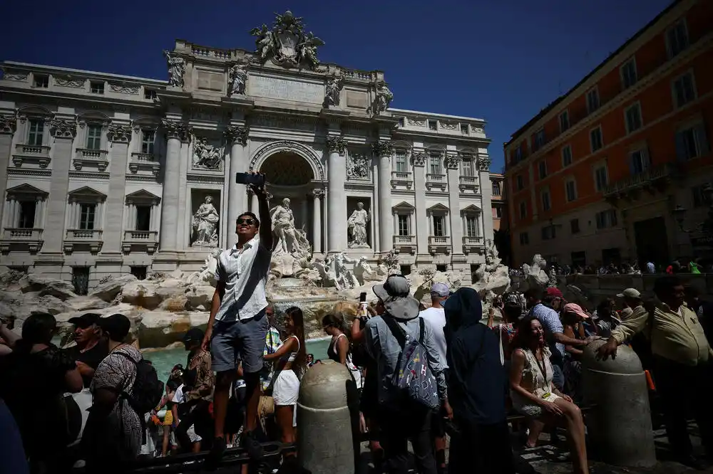 Rim priprema naplatu prilaska Fontani di Trevi