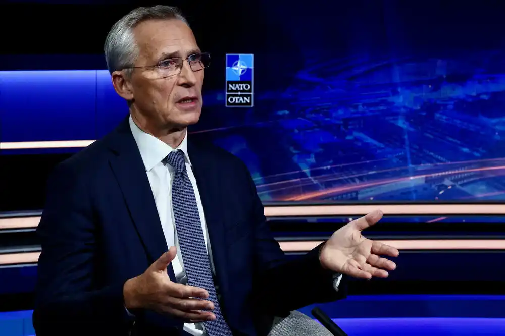 Stoltenberg: Nesmotrena retorika Putina ne bi trebalo da odvrati članice NATO od veće vojne pomoći Ukrajini