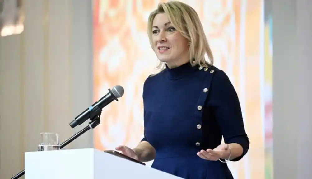 Zaharova o debati Trampa i Harisove: SAD su na 15 minuta od sante leda