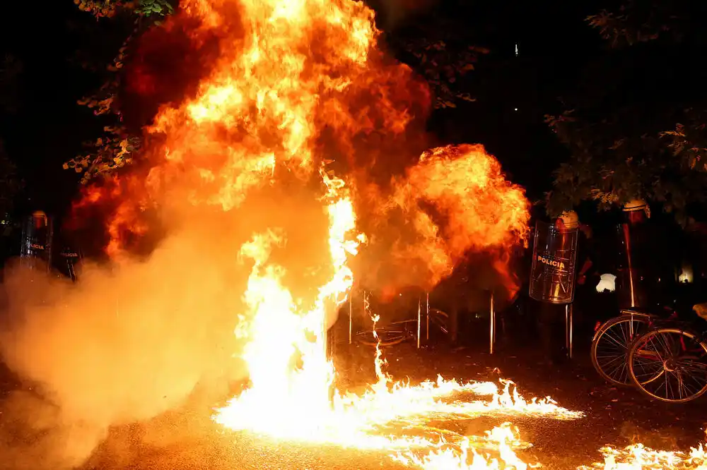 Albanija: Najmanje 13 povrijeđenih na demonstracijama opozicije, traži se ostavka Rame i privremena vlada