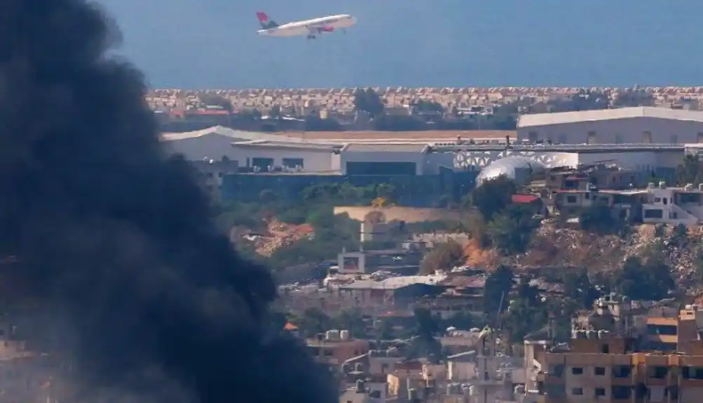 Avion „Er Srbije“ poletio iz Bejruta uprkos bombardovanju