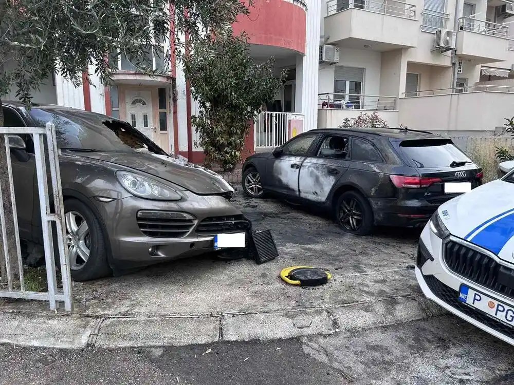 Budva: Izgorjeli porše i audi