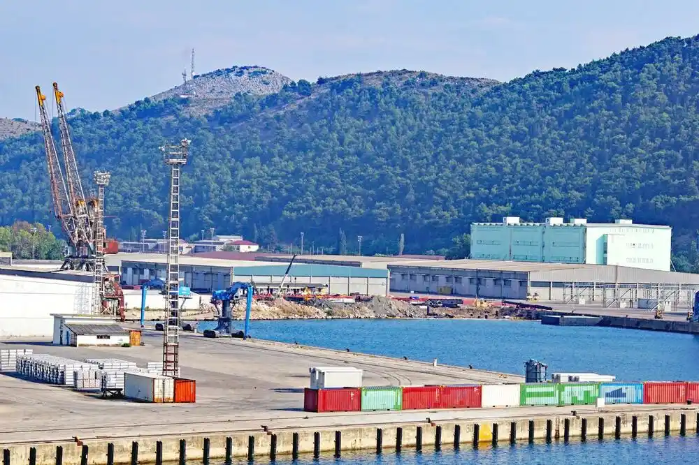 Inspekcija zabranila rad radnicima Port of Adria u dva skladišta