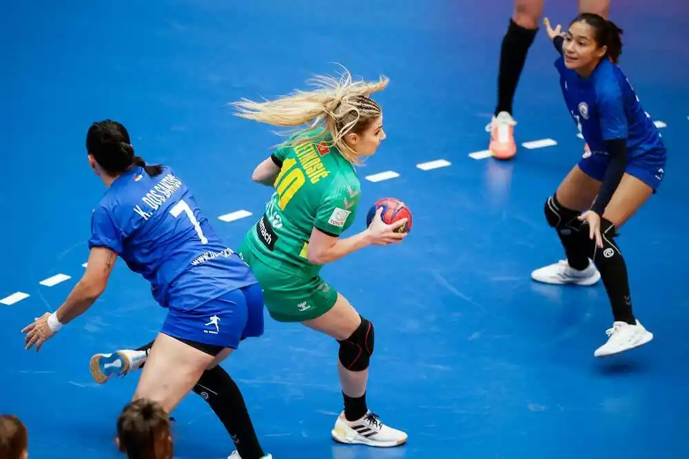 Neka rivali razmišljaju o nama – „lavice“ treniraju tokom EHF sedmice, čekaju debi Suzane Lazović i misle na Euro