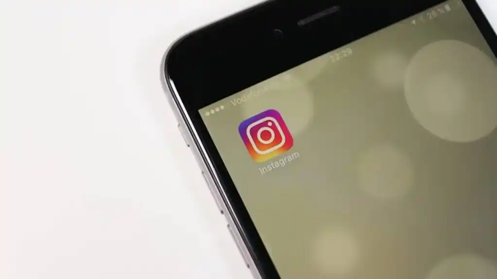 NOVE PROMJENE – Instagram i Threads  UKINULI naloge koji prate privatne avione poznatih