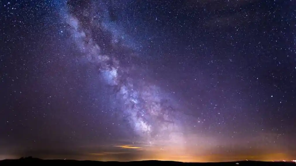 Stiže kiša meteora: Pred nama je novi  NEBESKI SPEKTAKL, evo kako ga POSMATRATI