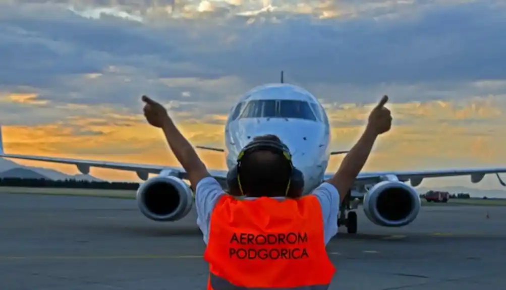 Er Montenegro: Avion iz Podgorice za Beograd kasnio zbog udara ptica