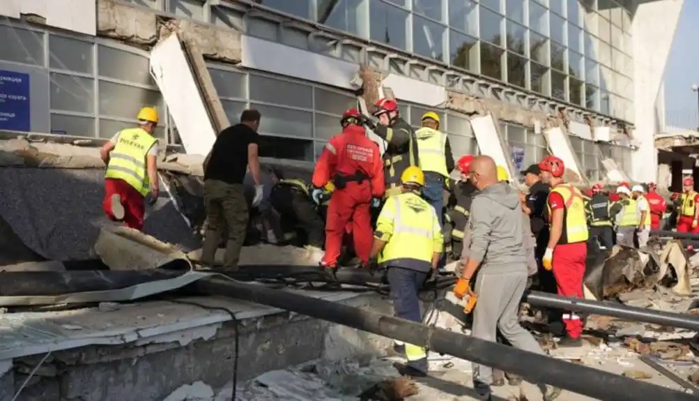 Nadstrešnica koja se srušila nije obnovljena jer Zavod za zaštitu spomenika Novi Sad nije to odobrio