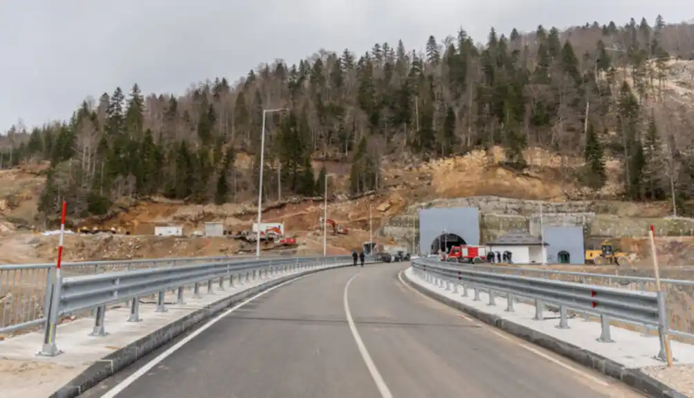 Obustava saobraćaja na više crnogorskih puteva