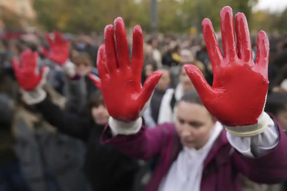 Protest ispred zgrade Vlade: Novi Sad od utorka komanduje Srbijom