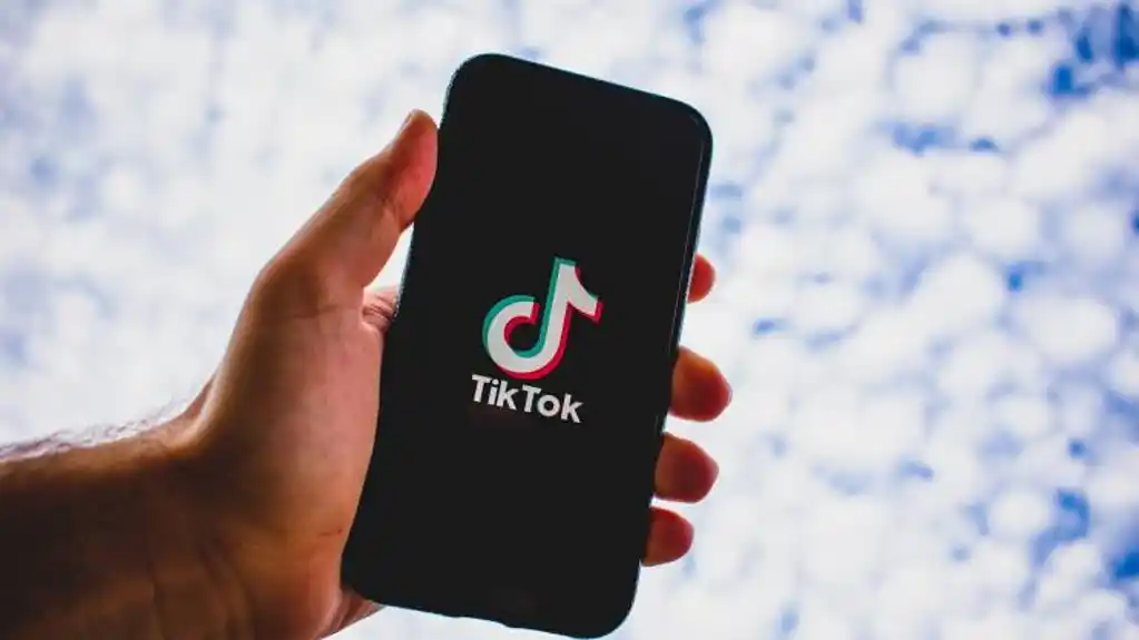 Tik-tok UKIDA tinejdžerima  filtere za uljepšavanje