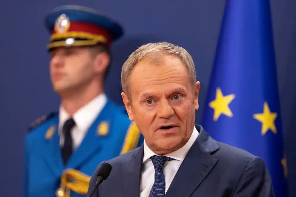 Tusk: Niko neće zaustaviti Putina telefonskim pozivima