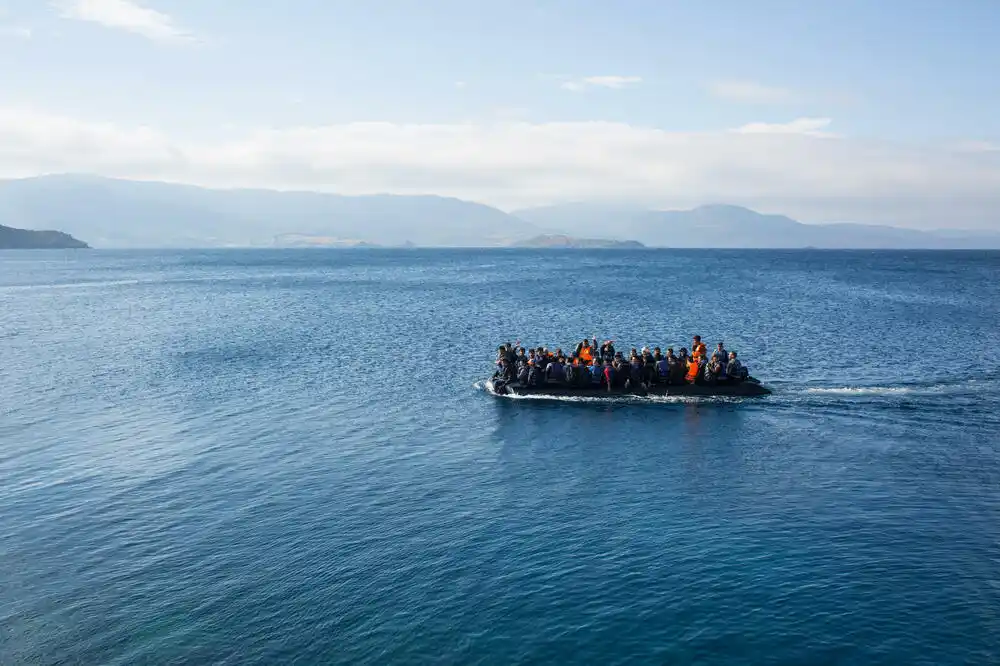 U moru blizu Rodosa četvoro migranata se udavilo, 25 se spasilo: Krijumčar ih natjerao da iskoče iz čamca?