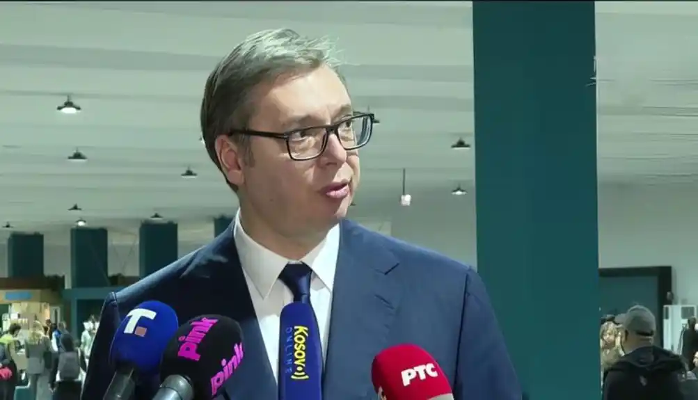 Vučić iz Mađarske: Vesli Klark je ponosan na to što je učinio, ne znam što ga nisu pitali hoće li to da kaže Ukrajini ili važe različita pravila