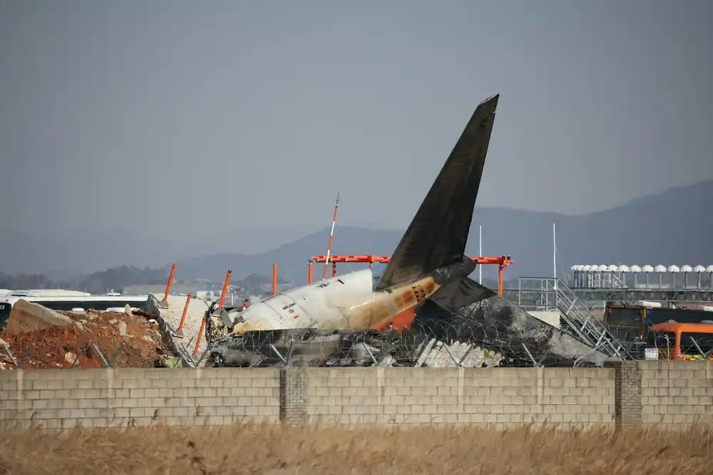 Avionska nesreća u Južnoj Koreji: Stradalo 179 osoba, spašena dva člana posade