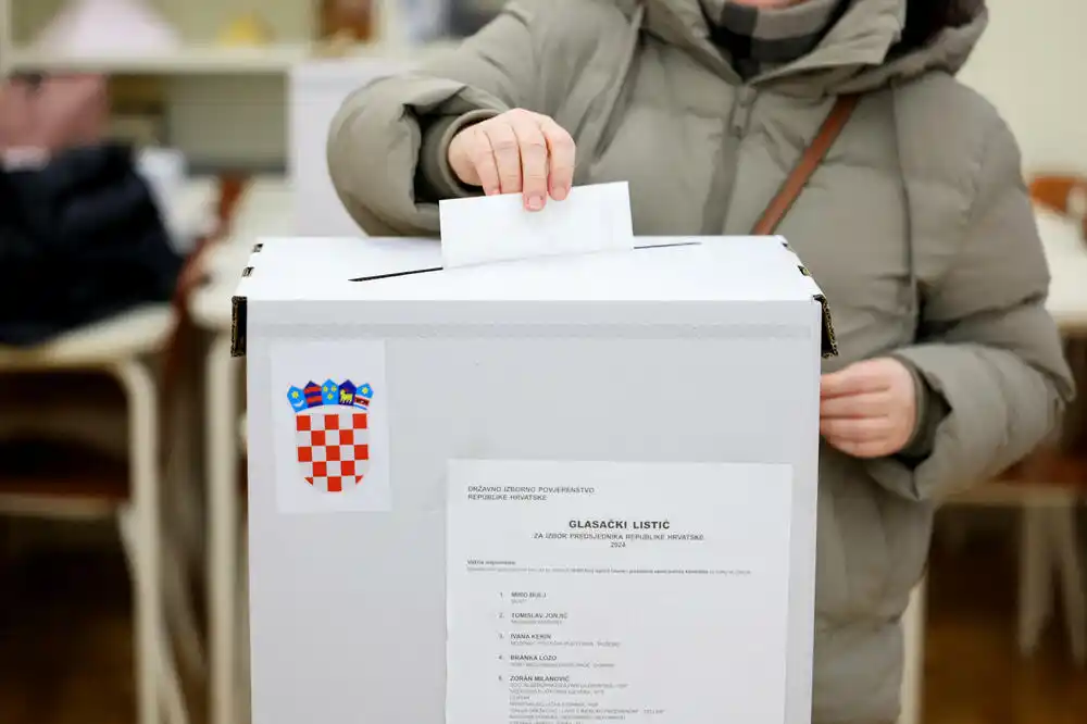 Hrvatska bira predsjednika, u trci osam kandidata