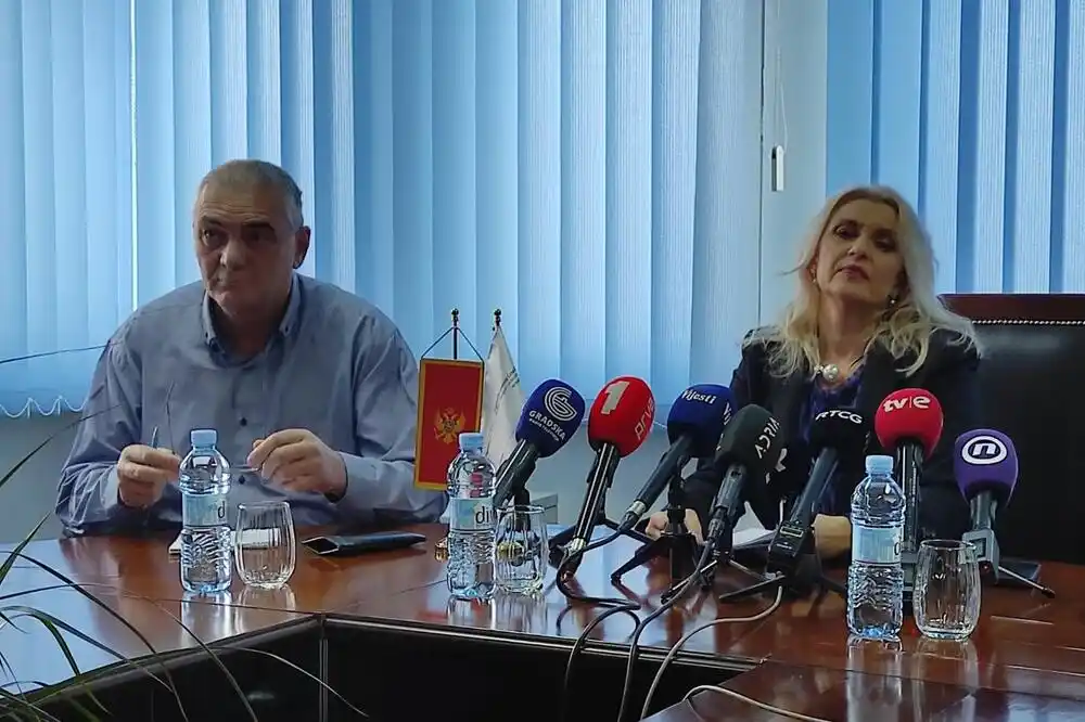 Lukšić: Bezbjednost putnika nije bila ugrožena, redovan saobraćaj prema Baru, za Nikšić će se putovati autobusima