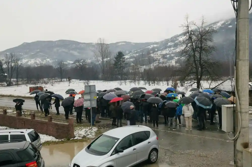 Mještani na sat blokirali put Bijelo Polje – Berane, protive se izgradnji kamenoloma