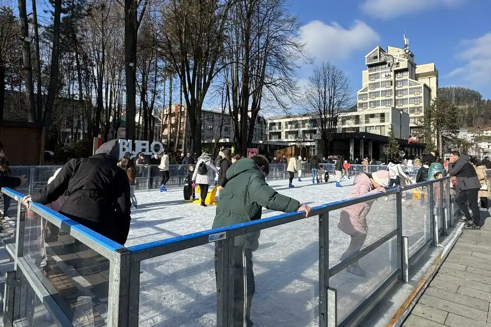 Otvoreno klizalište na gradskom Trgu u Bijelom Polju