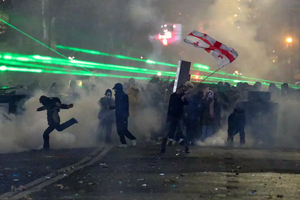 Policija u Gruziji opet pokušava da razbije demonstracije u Tbilisiju