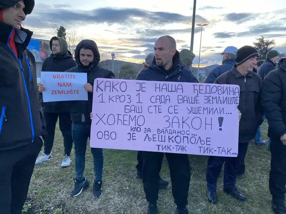 Protest građana na Cetnjiskom putu: Traže da „Plantaže“ dokažu vlasništvo nad parcelom